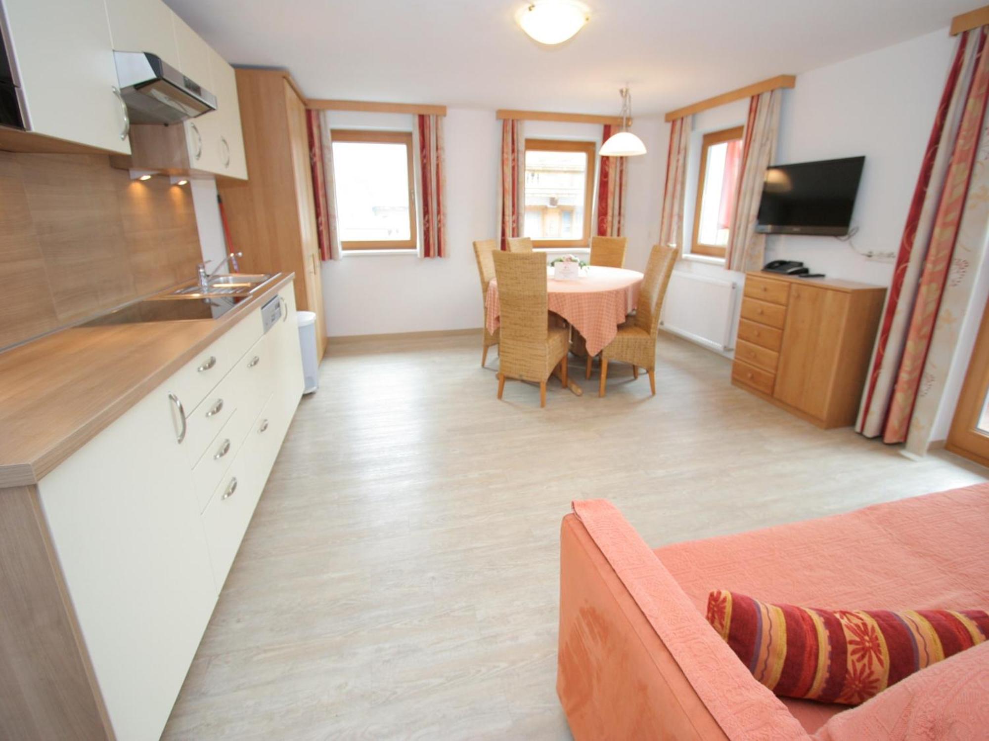 Spacious Apartment In Uderns Near Ski Area Exterior photo